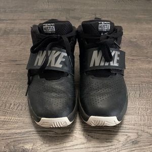 Team Hustle Nike Kids Shoes
